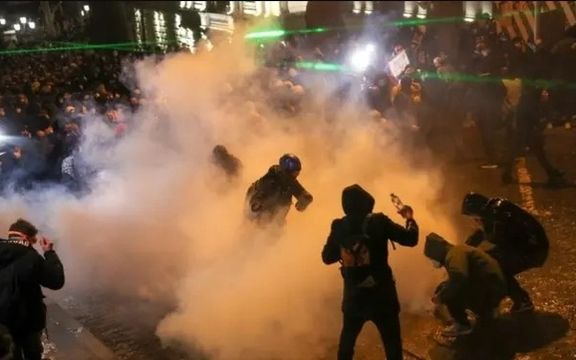درگیری معترضان و پولیس گرجستان پس از اعلام تعلیق مذاکرات پیوستن به اتحادیه اروپا
