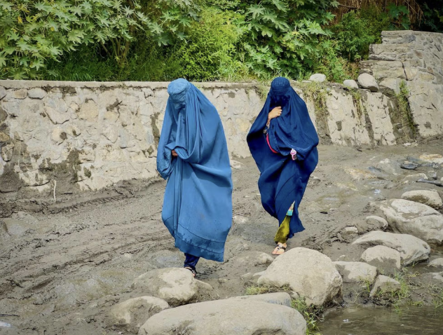 عفو الدولية: طالبان تدفع النساء الأفغانيات نحو "حياة لا تُطاق"