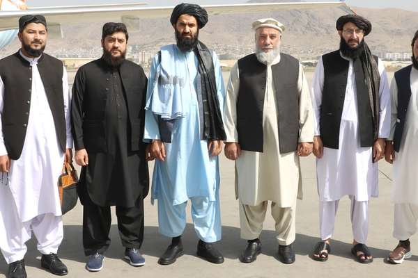 د طالبانو د صنعت او سوداګرۍ وزیر د صنعت په نړیوال نندارتون کې د ګډون لپاره بېلاروس ته لاړ