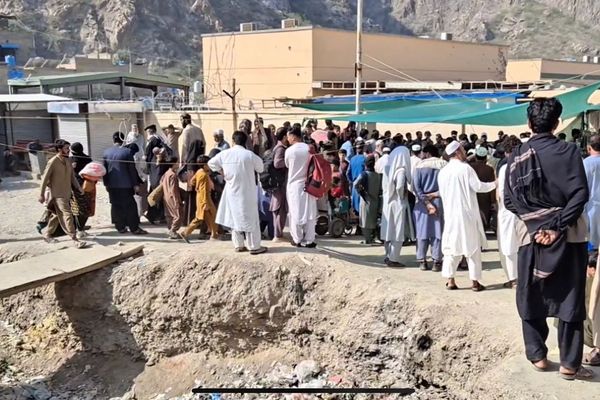 په پېښور کې د افغان زدهکوونکو ستونزې؛ نوي تعلیمي کال کې داخله نهورکول کېږي