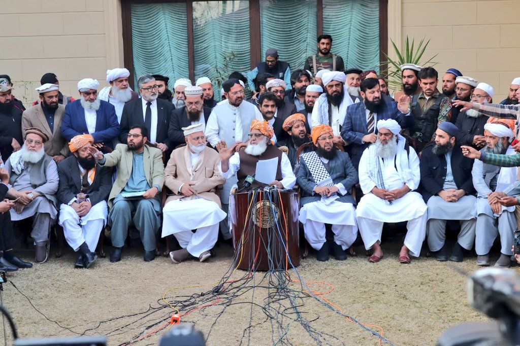 مولانا فضل الرحمان: ما به علت طرفداری از استحکام حکومت طالبان در انتخابات شکست خوردیم