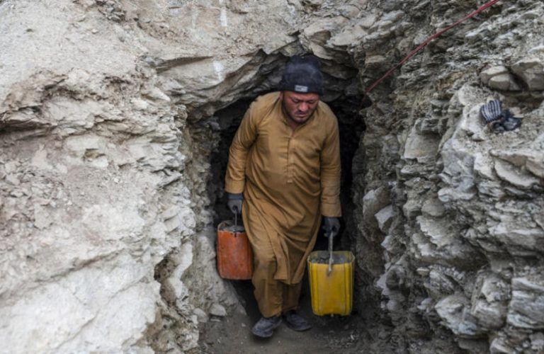 د نورستان په یوه کان کې د چاودنې له امله یو تن مړ او ۷ نور ټپیان دي