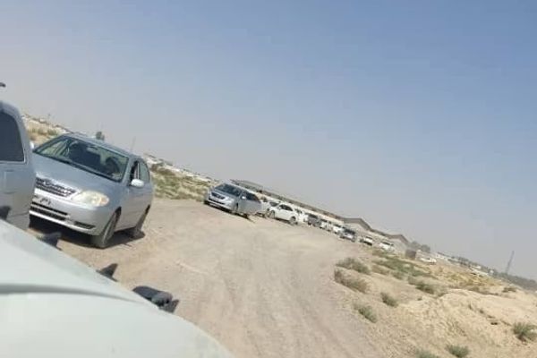 الأفغان يتوجهون إلى الحدود بحثاً عن الاتصال والإنترنت بعد انقطاعه الكامل في أفغانستان