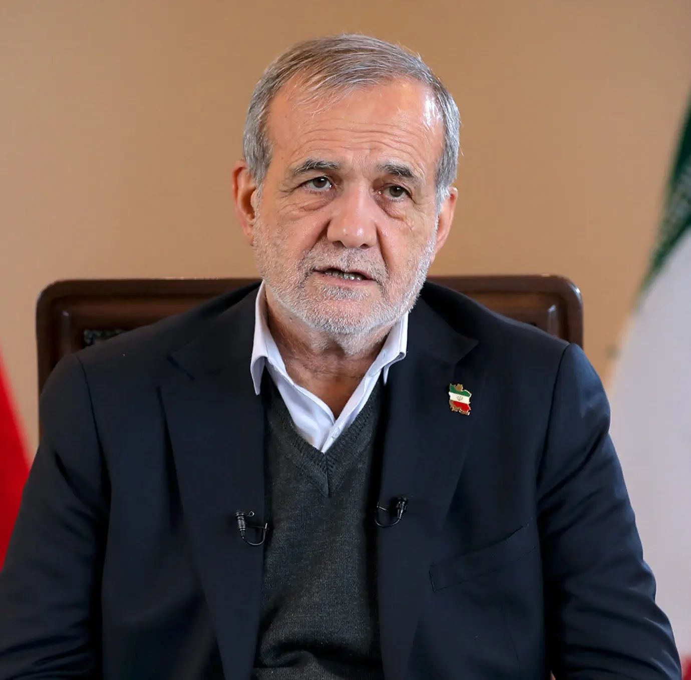 د ایران ولسمشر: په اوسنیو شرایطو کې له مجتبی خامنه‌یي سره اړیکه ډیره سخته ده