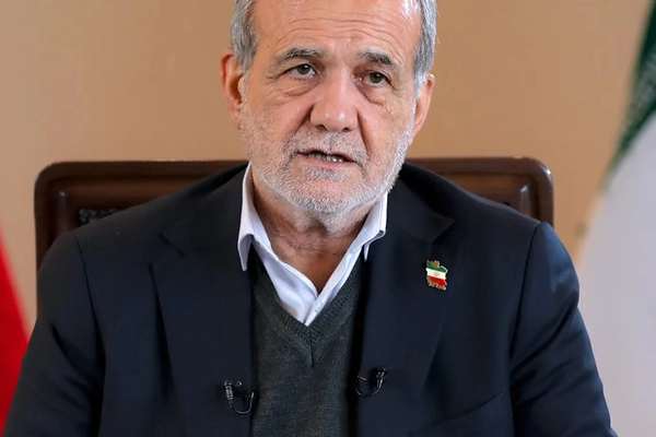 د ایران ولسمشر: په اوسنیو شرایطو کې له مجتبی خامنهیي سره اړیکه ډیره سخته ده