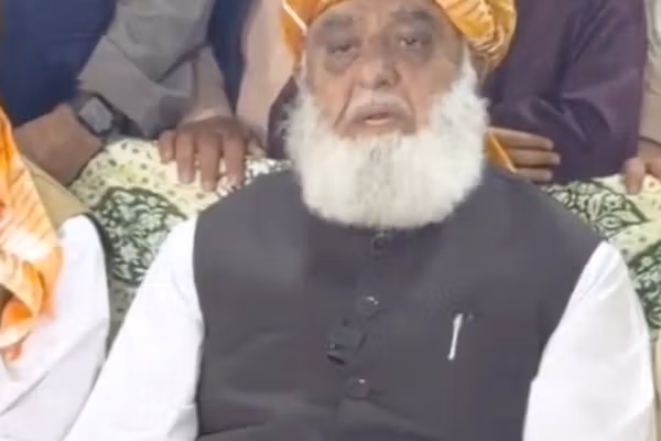 مولانا فضلالرحمن وایي د پاکستان پارلمان باید له افغانستان او ګاونډیانو سره اړیکې وڅېړي