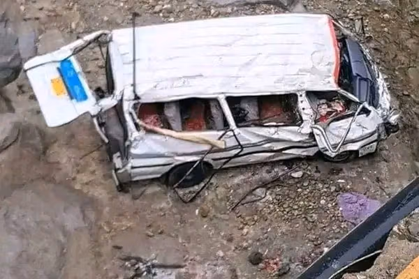 روان کال کې په لغمان کې ۸۰ ترافیکي پېښې شوې دي چې له امله یې ۷۰ تنه مړه شوي