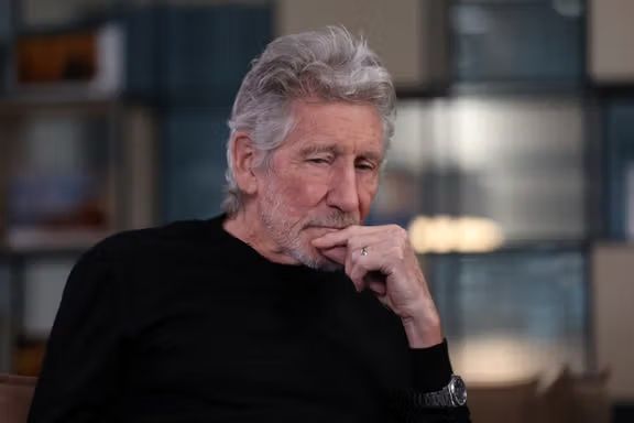 راجر واټرز ته د ۲۲۳ ایراني هنرمندانو لیک: له ایراني ملت سره ودرېږئ