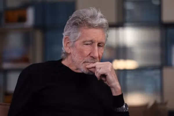 راجر واټرز ته د ۲۲۳ ایراني هنرمندانو لیک: له ایراني ملت سره ودرېږئ