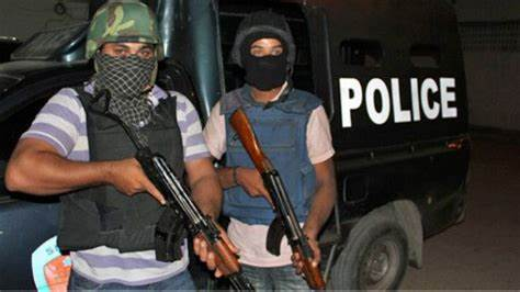 په کراچۍ کې د لاسي بم د چادونې له امله د یوې کورنۍ ۹ کسانو ته مرګ ژوبله اوښتې