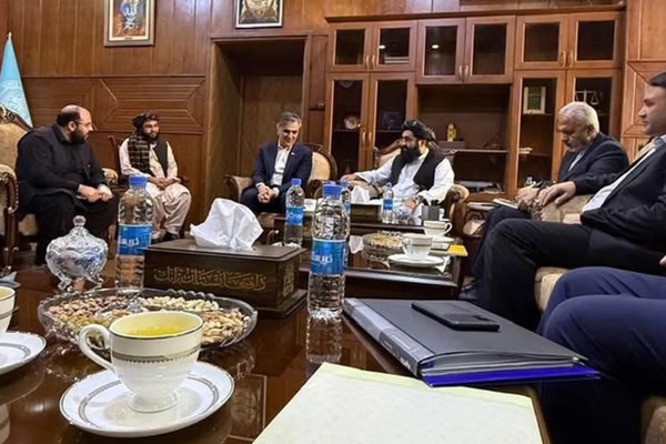 طالبانو او ایران دوغارون کې د افغان بانکونو د څانګو پرانېستل کېدو په اړه خبرې کړي