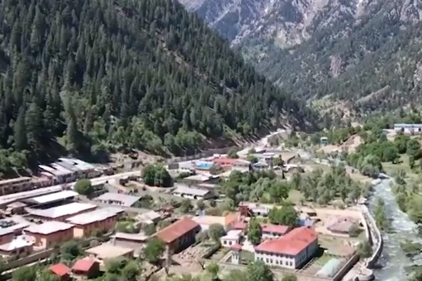 ازادۍ جبهه وايي په نورستان کې یې د طالبانو یو شمېر پوستې نیولې دي