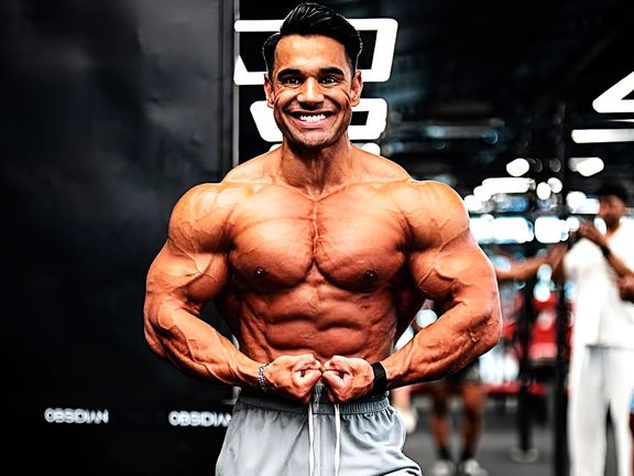 انتقاد تند فدراسیون پرورشاندام افغانستان از حمایت احمدیار غَرَنَی از علی بلال