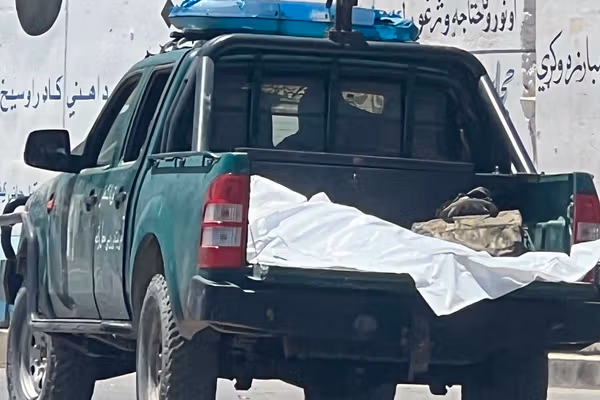د کندهار ځینې اوسېدونکي: طالبان هره ورځ په رنجر موټرو کې د نامعلومو کسانو جسدونه لېږدوي