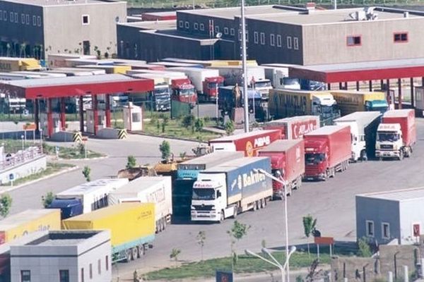 مقام ایرانی میگوید تعاملات اقتصادی با افغانستان و همسایگان در اولویت است
