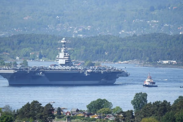 امریکا بزرگترین ناو هواپیمابر جهان را به خاورمیانه میفرستد