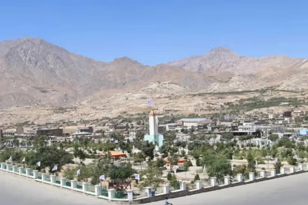 د دایکنډي اوسېدونکو په دغه ولایت کې د ښوونځیو د بیارغونې لپاره ۲۶مېلیونه افغانۍ مرسته کړې