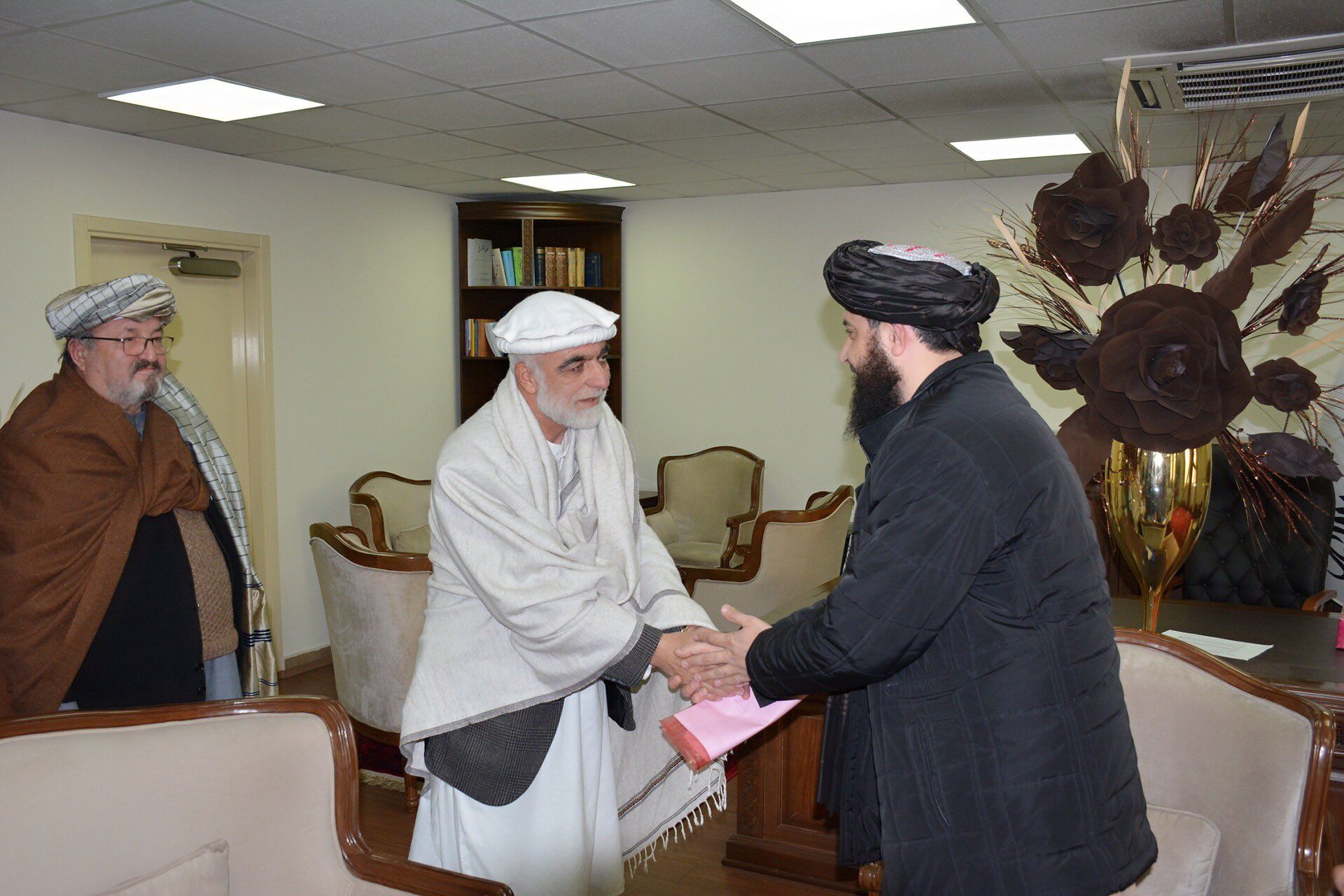 معاون پیشین وزارت دفاع به ملا یعقوب: هراسی نداریم و در خدمت شما هستیم