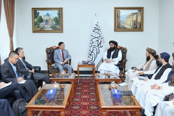 بكين تناقش مع طالبان مسار التعاون الدولي وإعادة إعمار أفغانستان