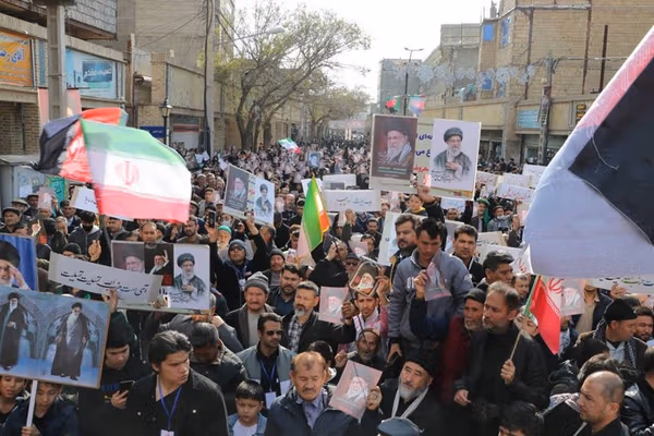 جمهوری اسلامی صدها ویزای رایگان برای حضور افغانها در مراسم تشییع جنازه خامنهای صادر کرد