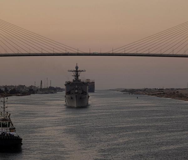 امریکا هڅه کوي، چې د ایران له لوري د تیلو ټانکرونو د لېږد مخه ونیسي