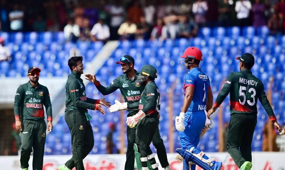 تیم ملی کریکت افغانستان شکست خورد، اما قهرمان سریز ٥٠ آوره کریکت بنگلادیش شد