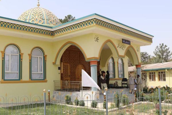 طالبان در صحن یک اداره محلی در بلخ مسجدی به ارزش بیش از شش میلیون افغانی ساخت
