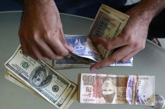 بانک مرکزی پاکستان محدودیتهای تازهای برای خرید ارزهای خارجی تعیین کرد