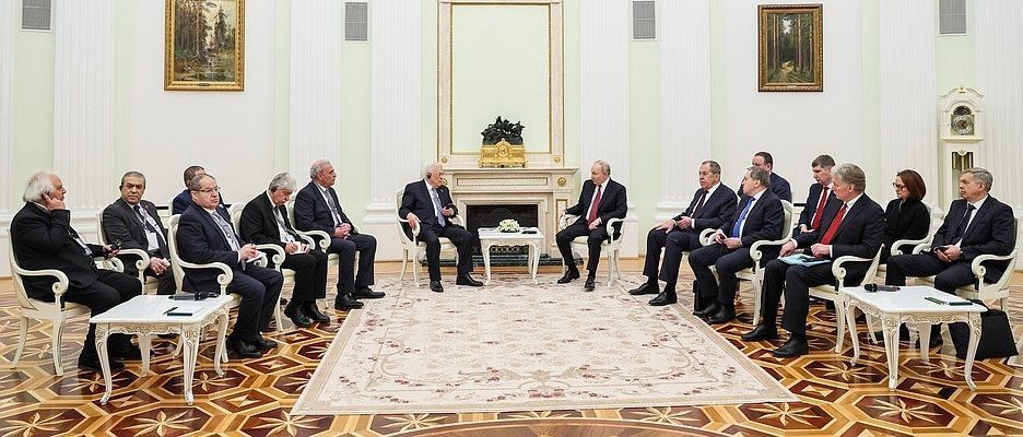 پوتین محمود عباس ته: روسیه د فلسطین د ګټو دفاع لپاره له «سولې پلاوي» سره یو ځای کېږي