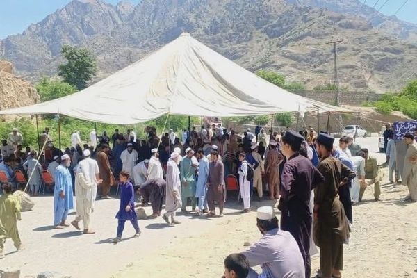 خیبر کې ځایي اوسېدونکو د ناامنۍ پر ضد د احتجاج په توګه ښوونځي تړي