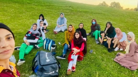 بېنېټ: د کرېکټ نړیواله شورا دې د افغان ښځو کرېکټ لوبډله په رسمیت و پيژني