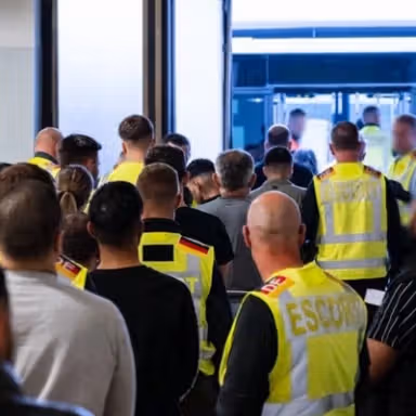 پس از توافق با طالبان؛ آلمان یک پناهجوی «مجرم» را به افغانستان اخراج کرد