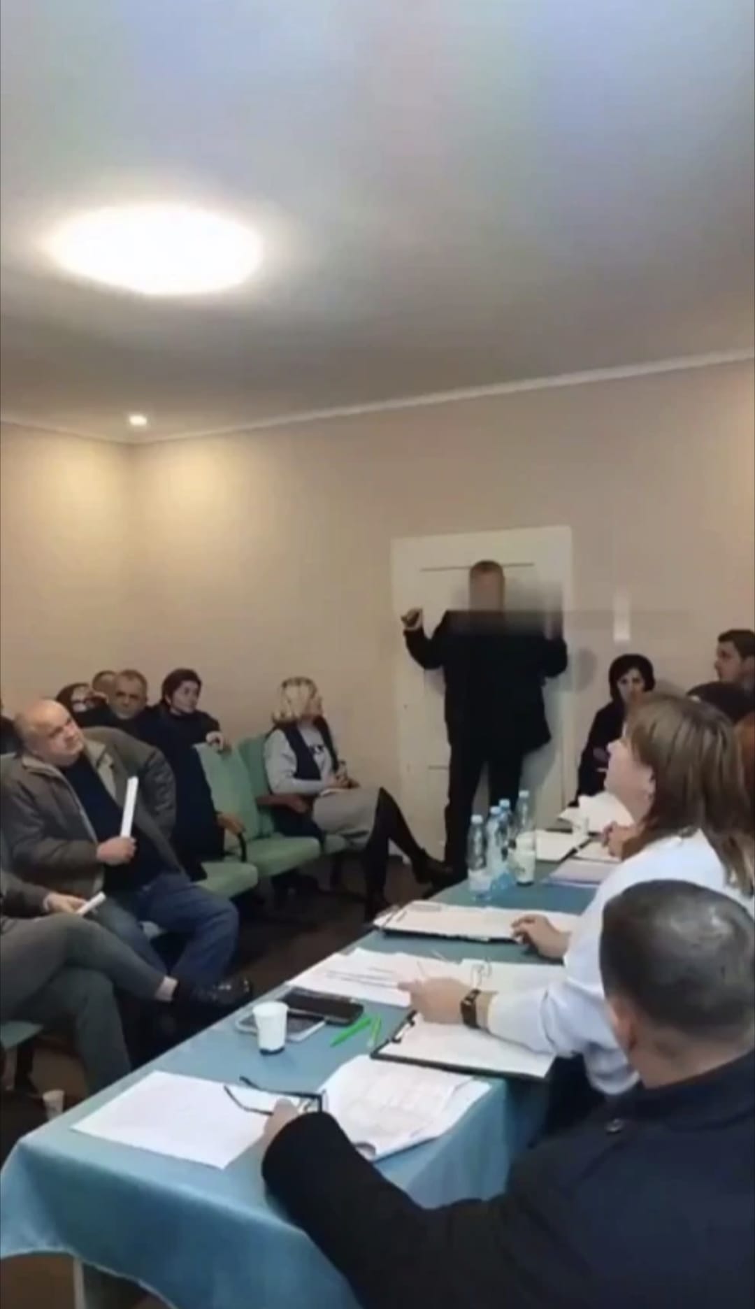 نماینده یک شورای محلی در اوکراین با نارنجک یک همکارش را کشت و ۲۶ نفر دیگر را زخمی کرد