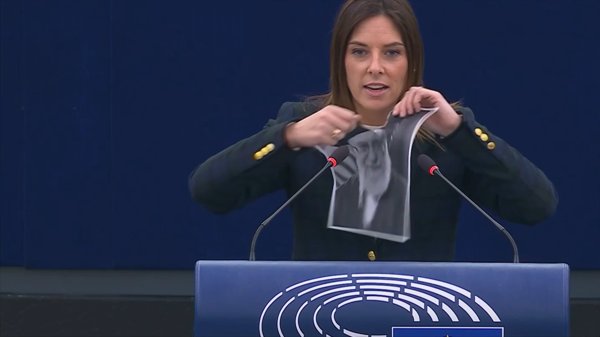 اعتراض نمادین در پارلمان اروپا علیه حکومت ایران