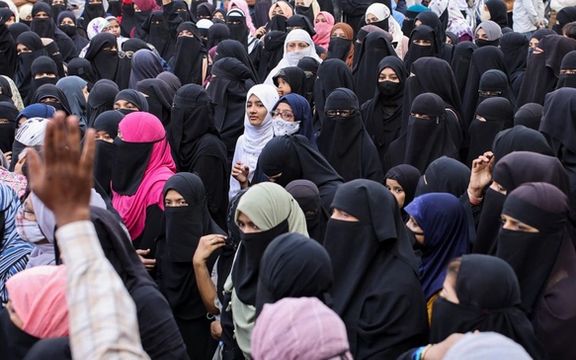 جنجال بر سر حجاب پس از کارناتاکا به اوتار پرادش پرجمعیتترین ایالت هند رسید