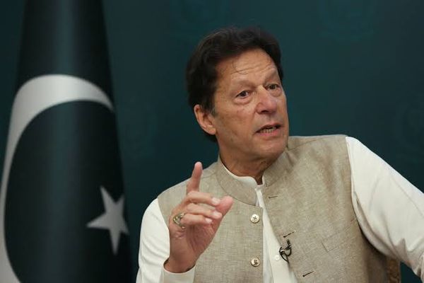 عمران خان: له افغانستان سره ټولې ستونزې باید د خبرو له لارې حل کړو