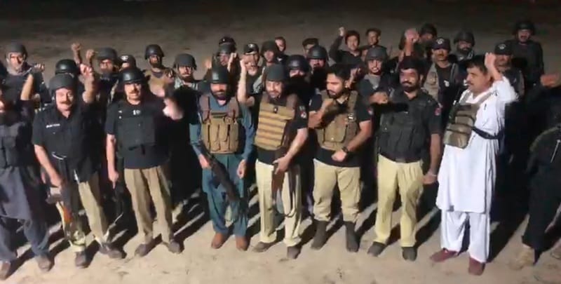 خېبر پښتونخوا؛ ډېره اسماعیل خان کې د پولیسو پر مرکز برید کې ۷ کسان وژل شوي او ۱۳ ټپیان دي