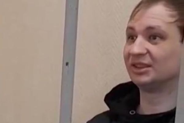 په روسیه کې بندي امریکایي سرتېری د زندان پر کارکوونکو د برید له امله پر بیا بند محکوم شو