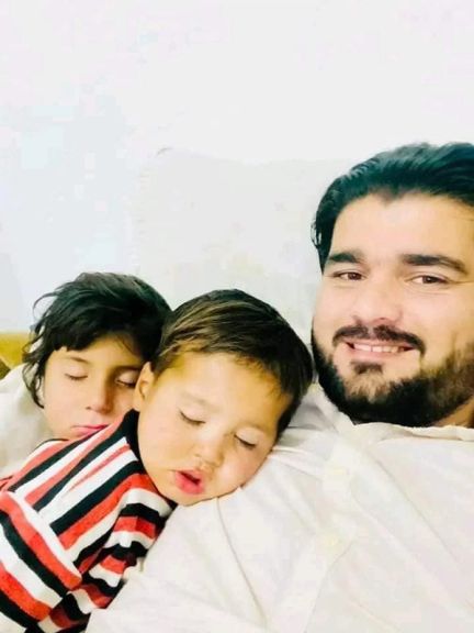 ګیله من وزیر له خپلو ماشومانو سره