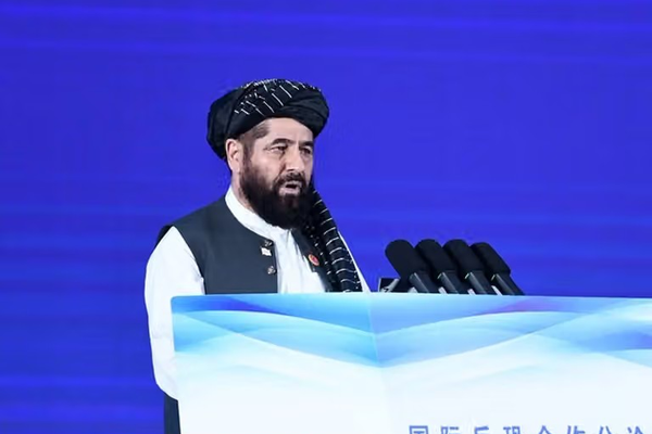 طالبان تحث على توسيع التعاون الأمني مع الصين