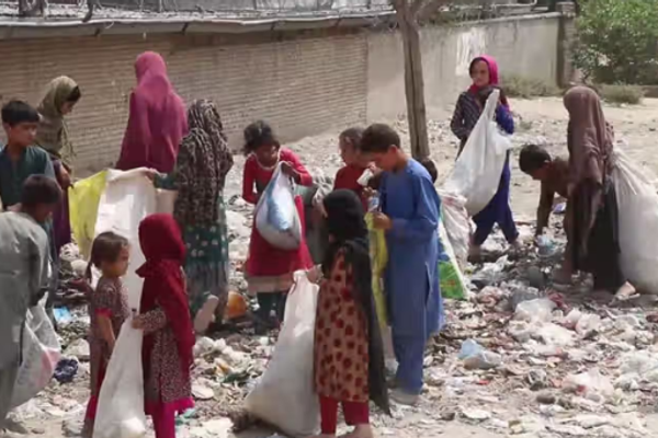 اروپايي ټولنه: په افغانستان کې میلیونونه ماشومان له زدهکړو بېبرخې دي