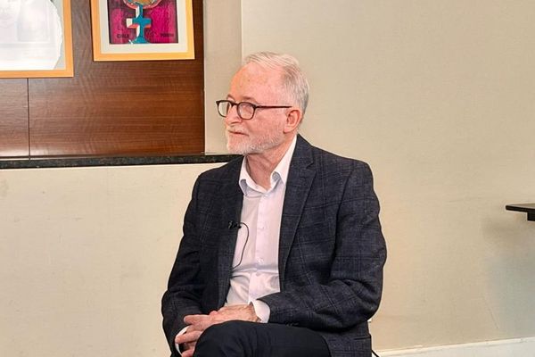 ریچارډ بېنېټ: د طالبانو ښځضد سیاستونه د افغانستان د روغتیا سیستم ګواښي