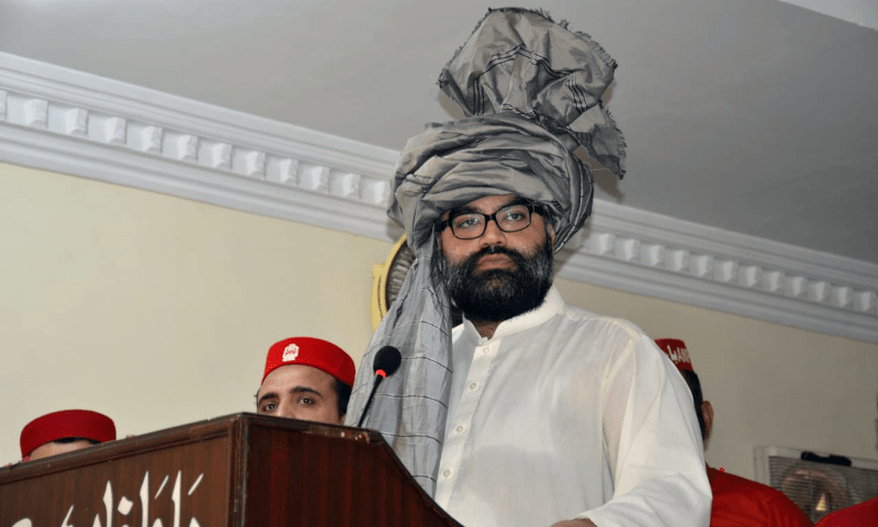 اېمل ولي خان د بلوڅ ازادي غوښتونکو د بریدونو سره هممهاله لیکلي؛ پاکستان زنده اباد