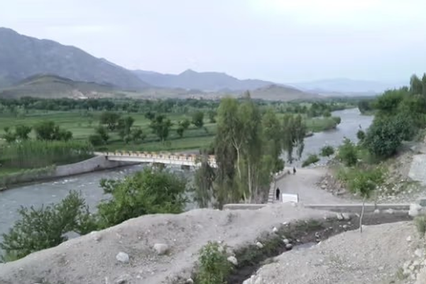 طالبانو په لغمان کې د یوې ښځې په ګډون درې کسان په دورو وهلي