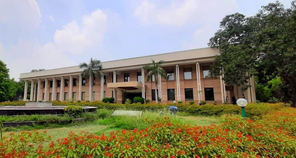 سفارت افغانستان در دهلی خبر واگذاری این سفارت به طالبان را تکذیب کرد