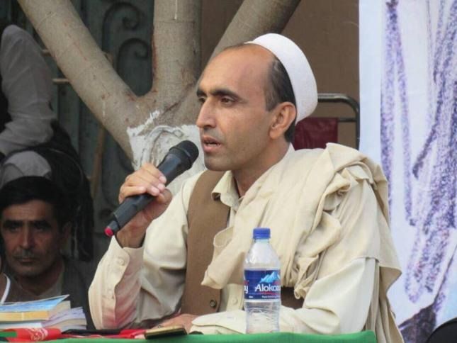 مرکز خبرنگاران افغانستان: طالبان نویسنده افغان را به دلایل ناروشن بازداشت کرده بود