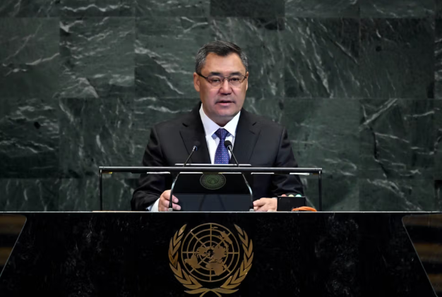 رئيس قيرغيزستان يطالب في الأمم المتحدة بالإفراج عن أصول أفغانستان المجمّدة