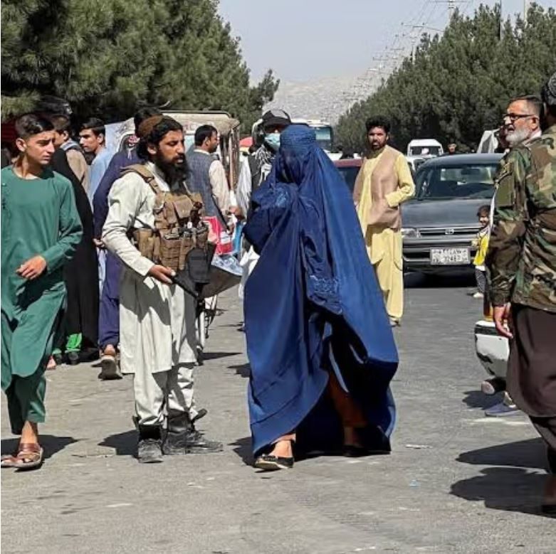 د طالبانو د بادغیس والي: د هبت‌الله فرمانونه د نظام اصل دي او تطبیق کې یې باید ځنډ ونه‌شي