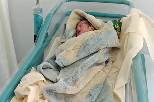 ملګري ملتونه: د افغان کډوالو له جبري اېستنې سره ۱۷ مېرمنو په صفري نقطو کې ماشومان زېږولي