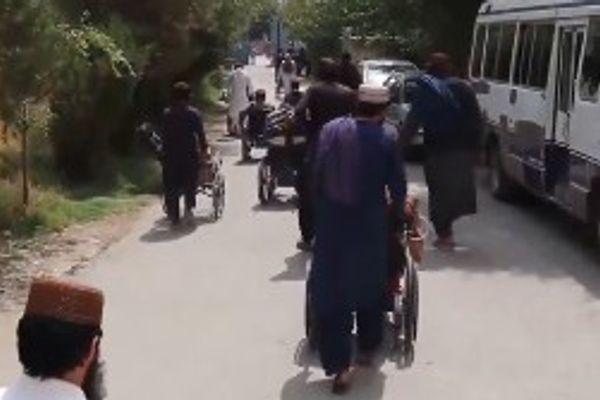 طالبان: موسسات و نهادهای خیریه ۱۰ میلیون دالر به زنان بیوه، یتیمان و معلولان کمک کردهاند